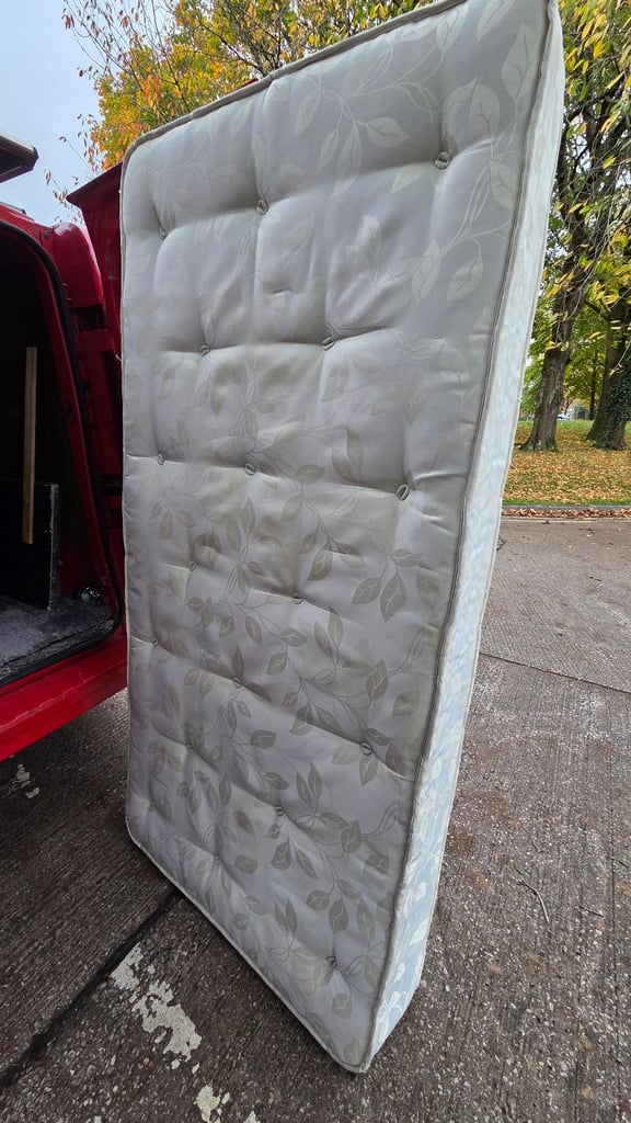 Single divan bed 