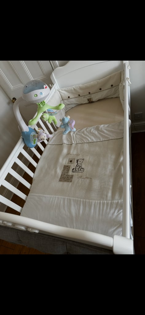 Mee-go Epernay Cot Bed with Mattress for Sale