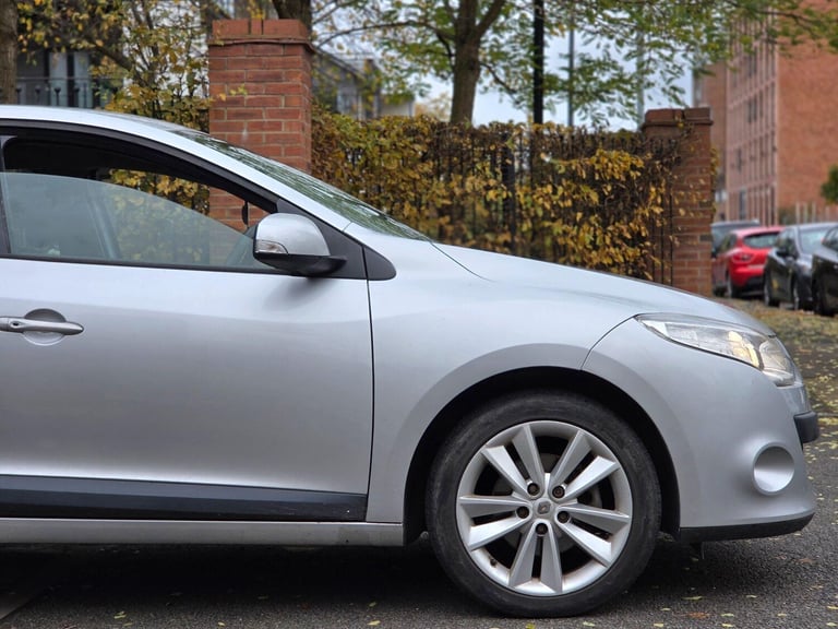 2011 Renault Megane 1.5 dCi Dynamique TomTom Euro 5 5dr HATCHBACK Diesel Manual