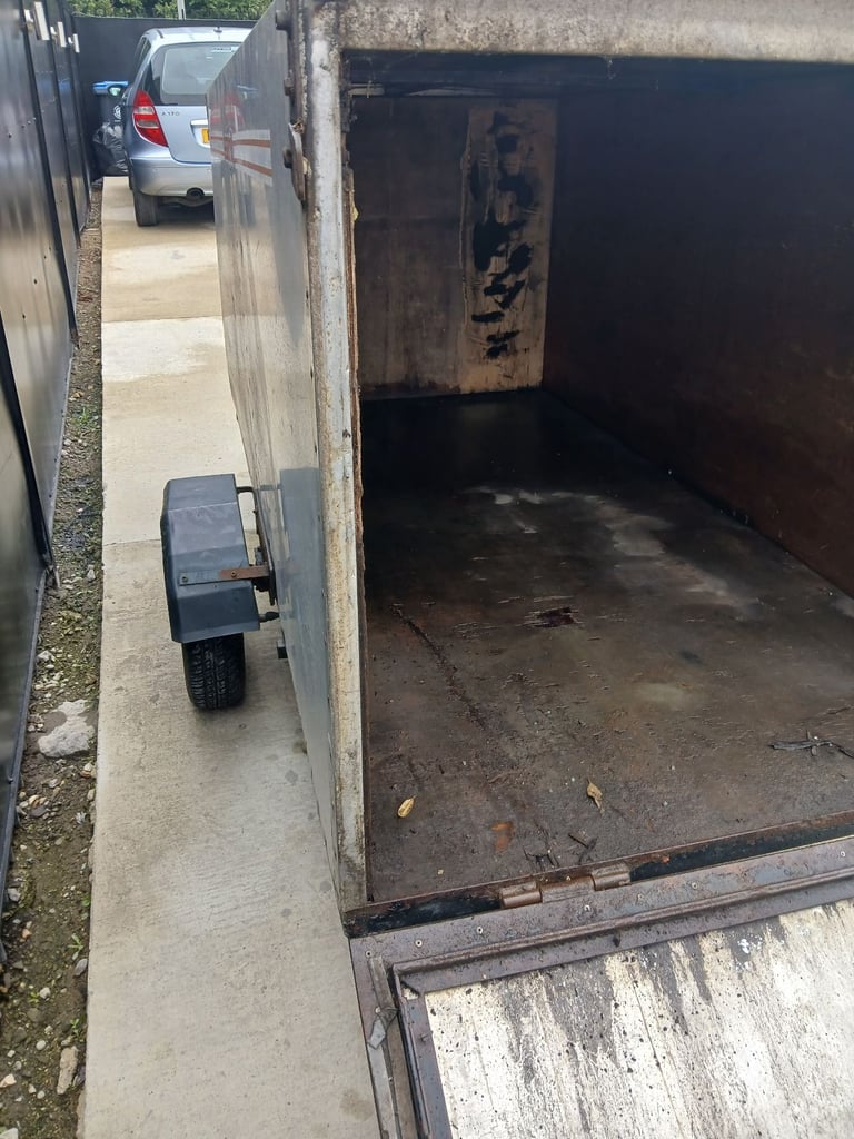 Metal indespension box trailer with rear ramp for sale