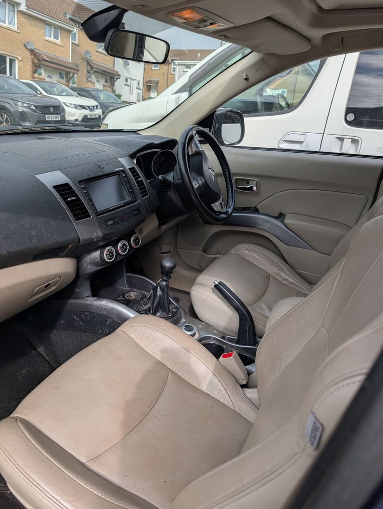 Mitsubishi, OUTLANDER, Estate, 2010, Manual, 2179 (cc), 5 doors