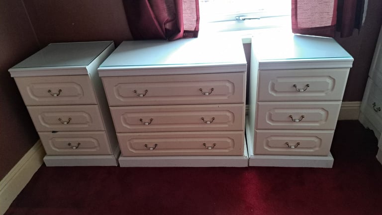 3 sets of drawers 