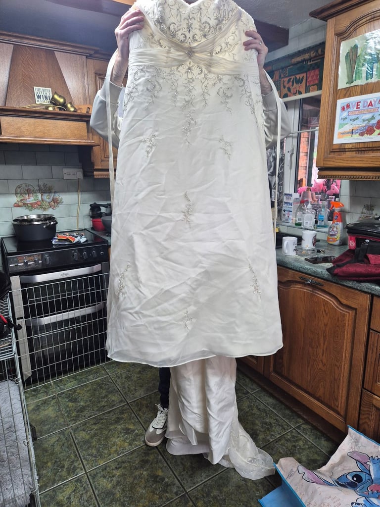 image for Size 14 wedding dress