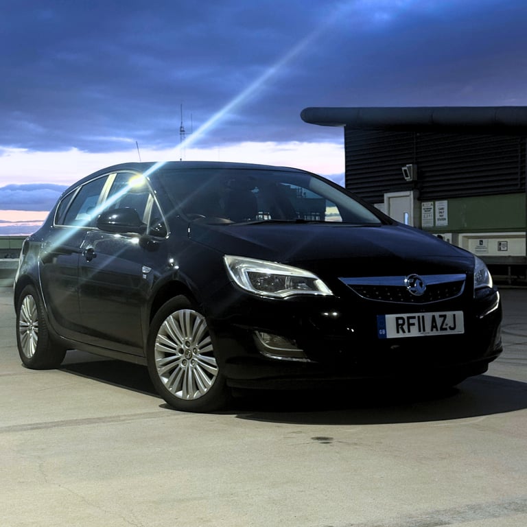Vauxhall, ASTRA, Hatchback, 2011, Manual, 1598 (cc),5 doors - Image 4