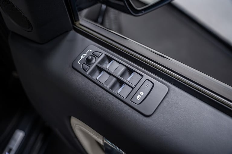 2024 Land Rover Discovery Sport P300e Dynamic HSE SUV HYBRID Automatic
