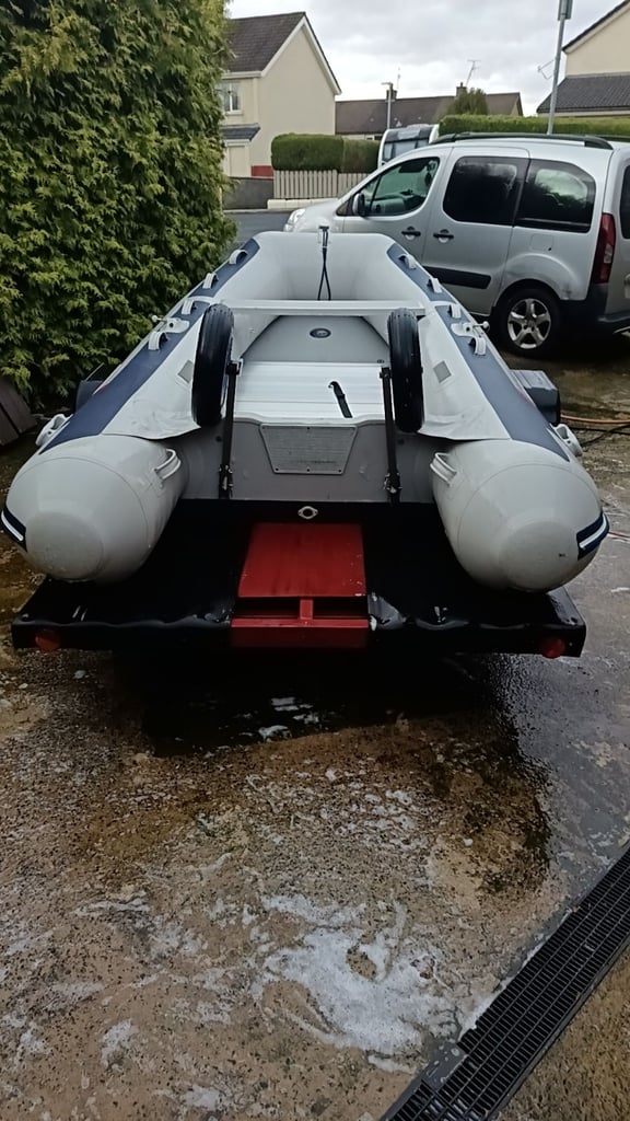 Boat Honwave T350 Aluminium Deck with 15hp 2 stroke and brand new trailer 
