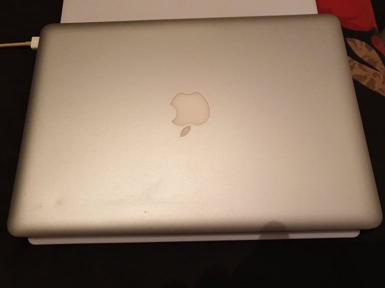 APPLE MACBOOK PRO A1278 13inch LAPTOP WITH CHARGER 2.53GHZ C2D, 4GB DDR3 128GB SSD RUNNING BIG SUR