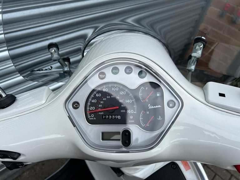 Piaggio Vespa GTS 300 Super