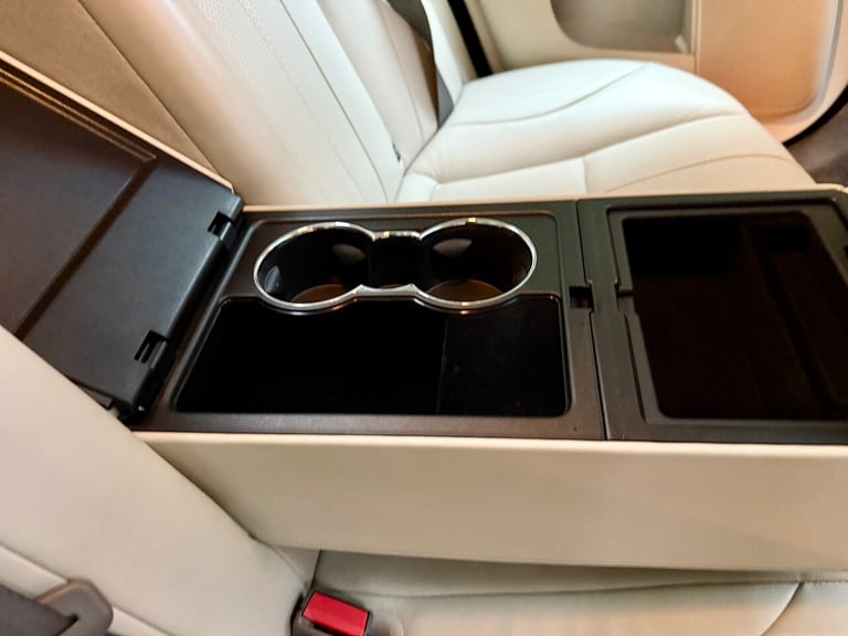 2010 Jaguar XJ 3.0d V6 Premium Luxury 4dr Auto SALOON DIESEL Automatic