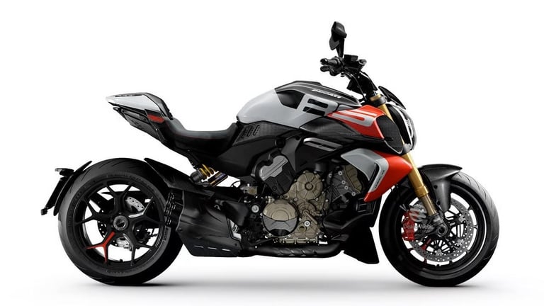 Ducati Diavel V4 RS 2026 DRY Clutch! Ohlins! Forged Wheels! 1103cc Desmo Engine!