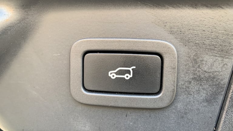 2018 Land Rover Range Rover Velar 2.0 D240 R-Dynamic SE SUV 5dr Diesel Auto 4WD Euro 6 (s/s) (240...