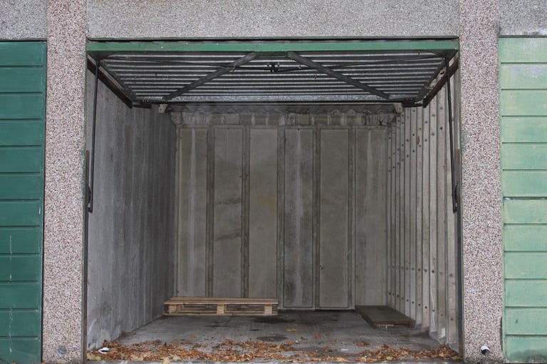 LOCK UP GARAGE TO RENT