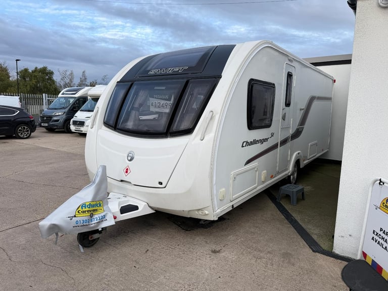 Swift Challenger SE 580 Transverse Island Bed Full Rear Bathroom