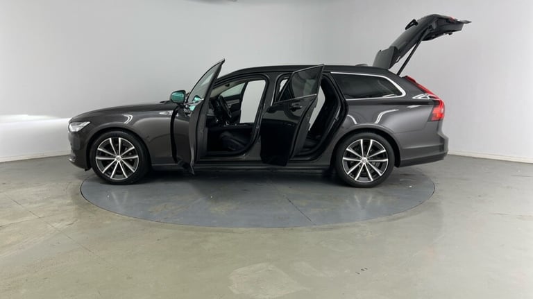 2021 Volvo V90 Momentum, B4 mild hybrid Estate Petrol Automatic
