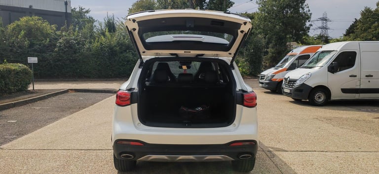 2022 MG MG HS 1.5 T-GDI 16.6kWh Exclusive Auto Euro 6 (s/s) 5dr ESTATE Petrol/Electric Hybrid Aut...