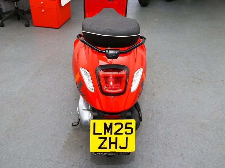 2025, '25  Piaggio Vespa Sprint S 125 Scooter. 1 Owner. ONLY 69 MILES. £3,895