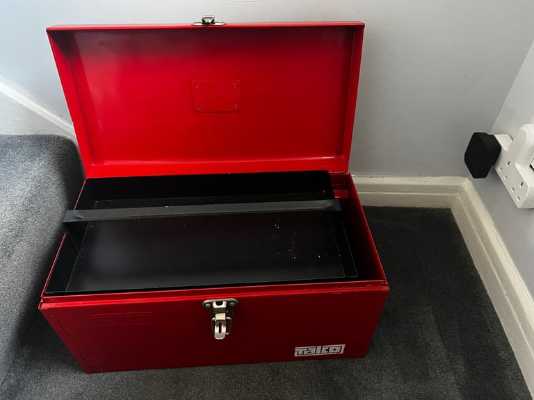 image for Metal tool box 