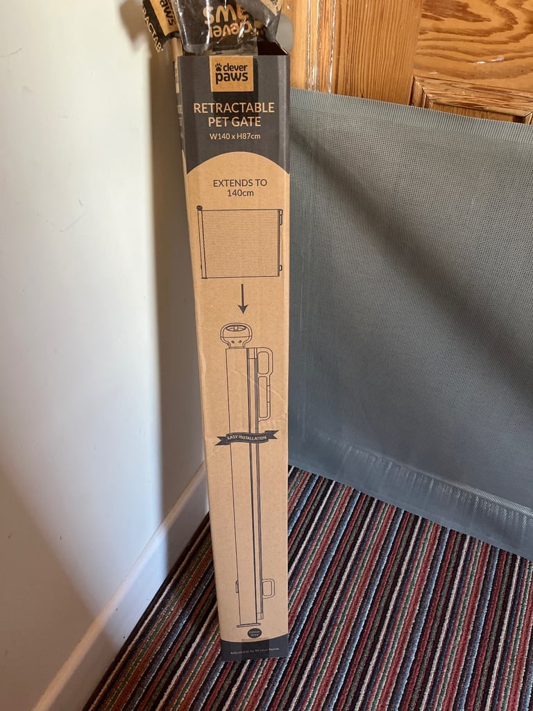 Retractable pet door gate