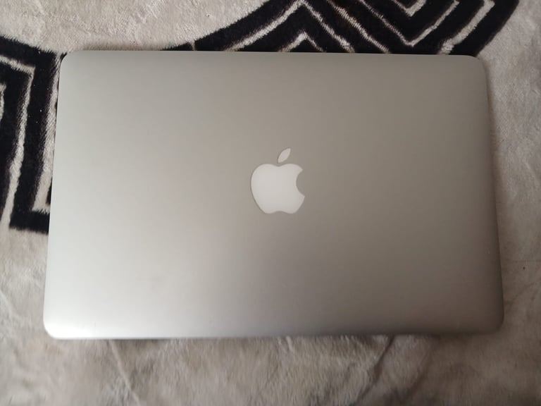 Mac book air 2012 free delivery 