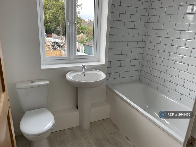 1 bedroom flat in Hampton Lane, Blackfield, Southampton, SO45 (1 bed) (#2641453)