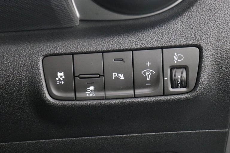 2021 Hyundai KONA 64kWh Premium 5dr Auto (APPLE CAR PLAY, HEATED SEATS) HATCHBACK ELECTRIC Automatic
