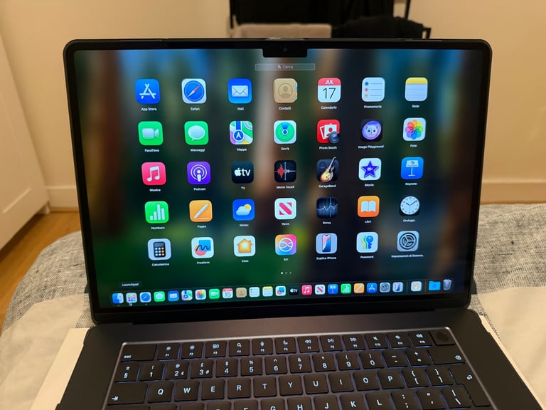 Apple MacBook Air 2025 15.3in M4 16GB 256GB - Midnight