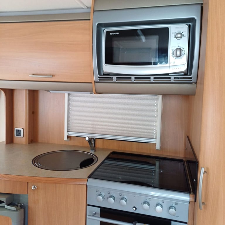 2008 Swift challenger 480 2 berth caravan with motor mover.  