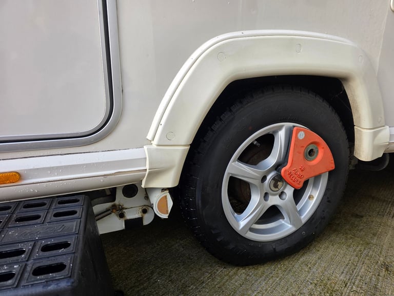 2011 bailey unicorn almeria fixed bed mover all season awning alde wet central heating