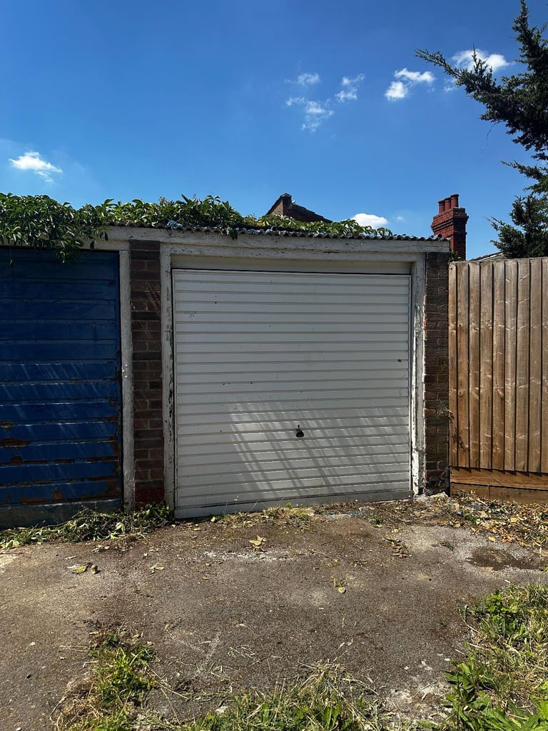 Lock Up Garage to Rent - Muswell Hill London N10