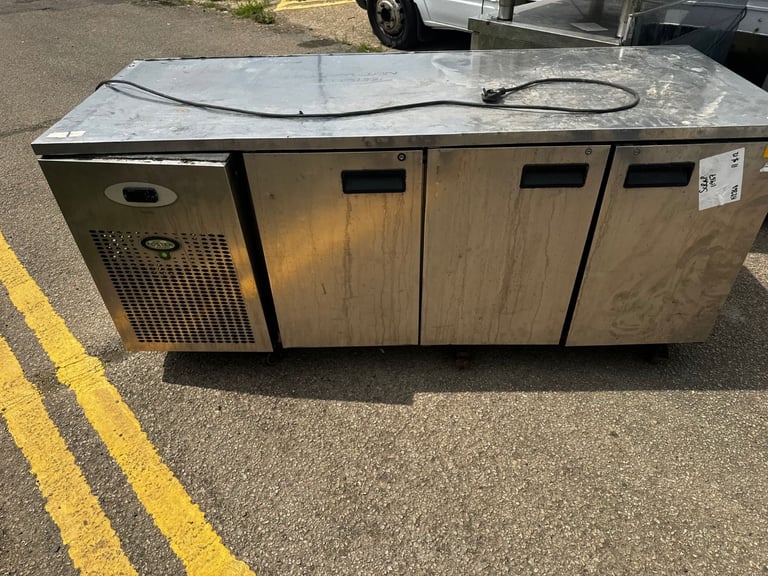 Commercial undercounter bench fridge foster 3 doors cafe shop restaurant 