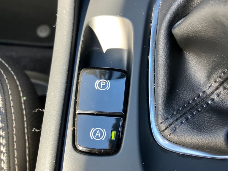 2019 Volvo XC40 1.5 T3 Momentum Pro 5dr Estate PETROL Manual