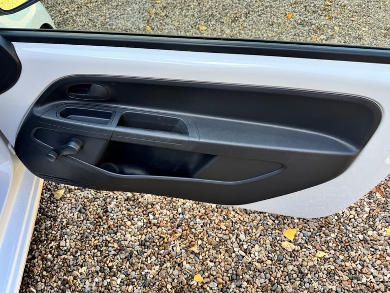 VOLKSWAGEN UP 1.0 Take up! 2012