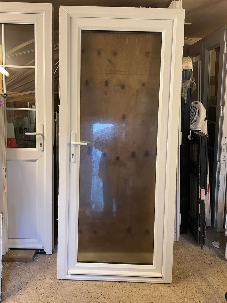 UPVC DOOR 208 x 91 cm NEW (LESS THAN 6 MONTHS OLD) - UPVC THERMAL DOUBLE GLAZED DOOR (REF: DX126)