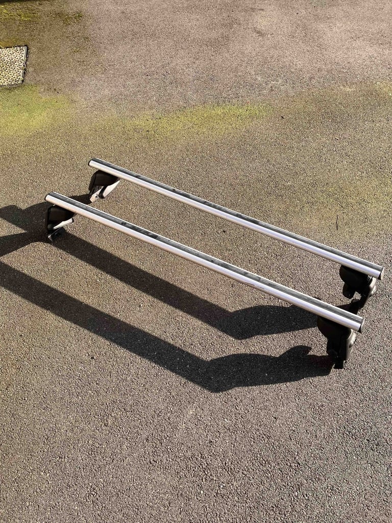 Ford Focus 5dr [2011-2018]: Atera silver 118 cm aluminium roof bars