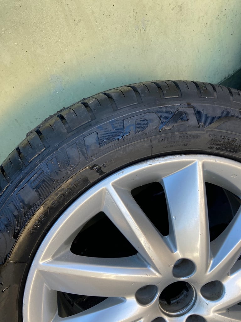 Seat Ibiza Alloy Wheels With Nearly New  185/60/15 Fulda Tyres. 6jx15 6J0601025m