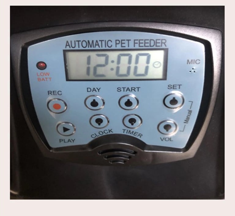 Automatic pet feeder