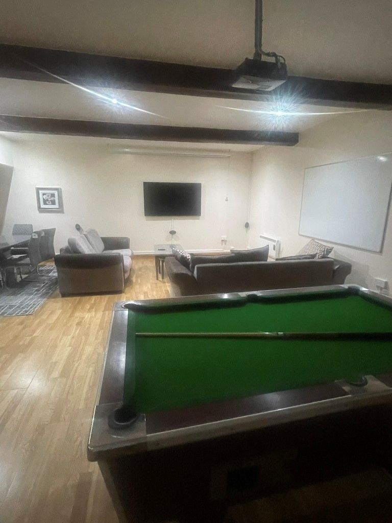 Spacious and modern three-bedroom apartment in city centre