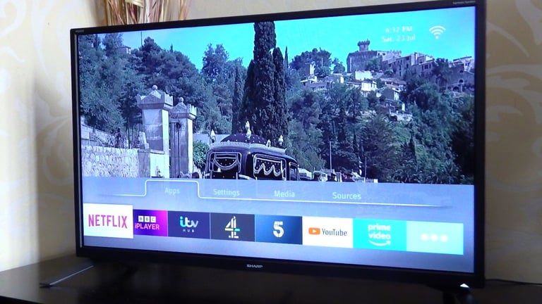 32 Smart Sharp D-LED TV - Netflix YouTube Prime