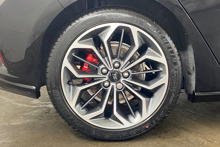 2025 Ford Focus 744494 Hatchback Petrol Manual