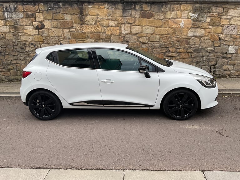 2016 (66) Renault Clio 1.5 dci Dynamique Nav S. 5 Door Diesel. FSH. Excellent Condition.