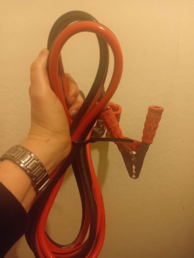 Car jump starter simple