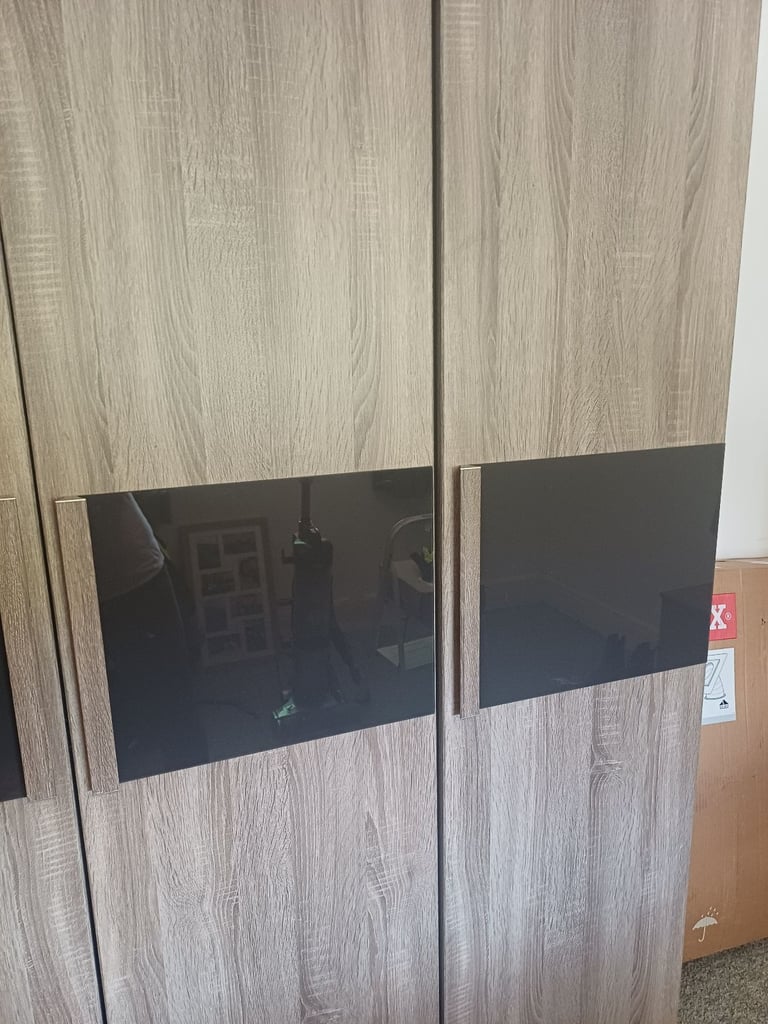 Triple solid wood wardrobe 