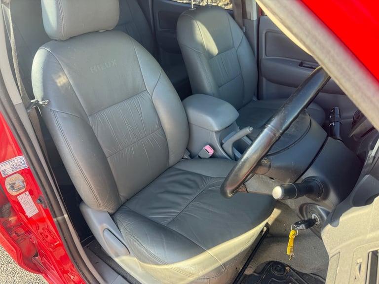 2008 TOYOTA HILUX INVINCIBLE DOUBLE CAB D/C 3.0 D4-D MANUAL 4X4 RED