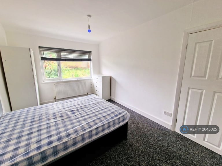 3 bedroom house in Aylesbury Crescent, Birmingham, B44 (3 bed) (#2645025)