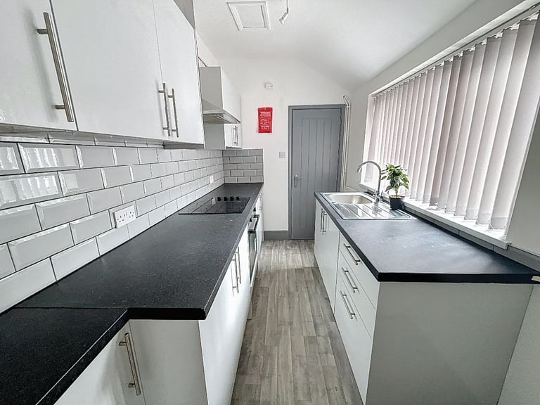 2 bedroom house in Shelton New Road, Stoke-on-Trent