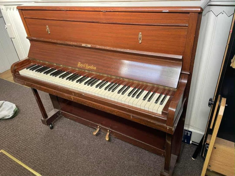Beautiful piano for sale