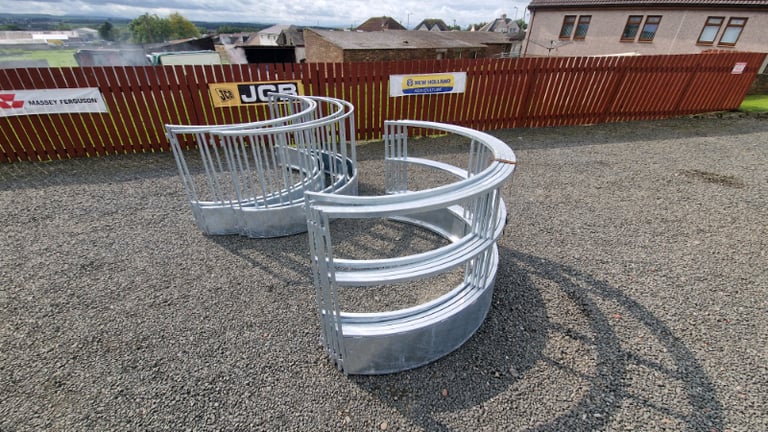 New sheep round bale ring feeders straight bar or horned tractor 