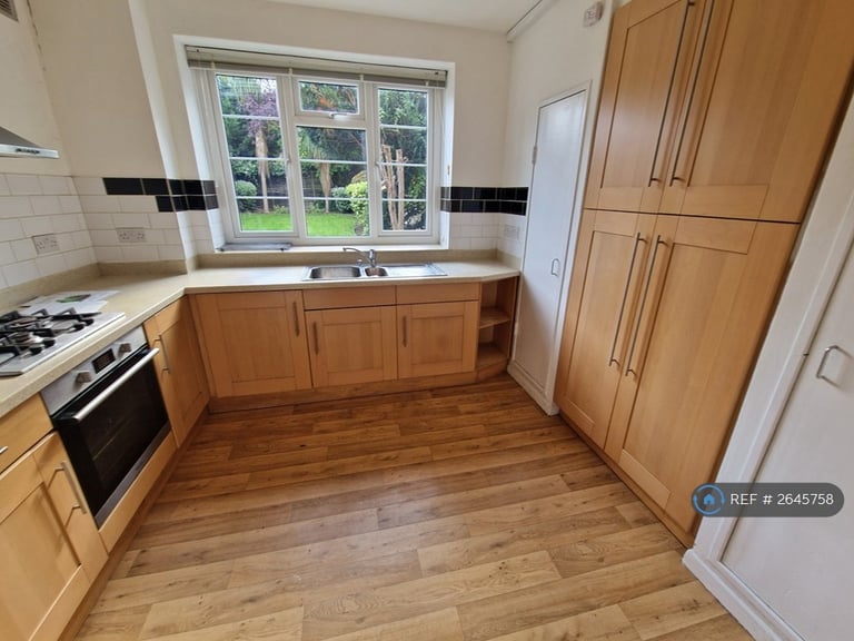 3 bedroom flat in Melford Court, London, SE22 (3 bed) (#2645758)