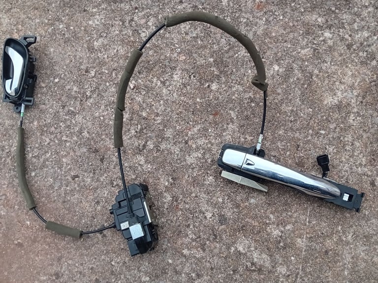 Nissan xtrail door mechanism. Passenger side