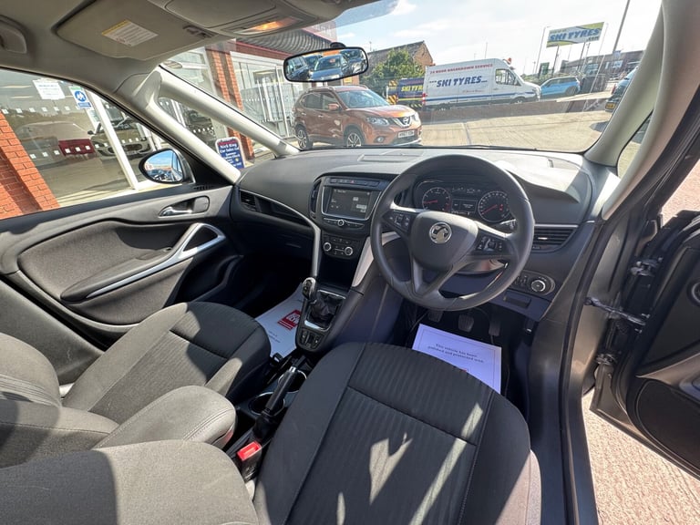 2017 Vauxhall Zafira 1.4T Design 5dr ++ 7 SEATS / DAB / BLUETOOTH / ULEZ ++ MPV Petrol Manual